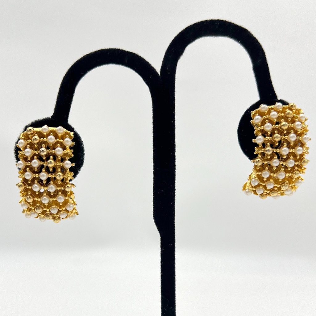 Vintage Les Bernard Goldtone Clip Earrings With Faux Pearl Detail 18$